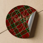 Adesivo Merry Christmas gold script red green xadrez tarta<br><div class="desc">Moderno e rústico vintage elegante tradicional tartan vermelho e verde xadrez com dourado falso Vintage Vintage vinheta de Natal feliz vinheta de presente de Natal.</div>