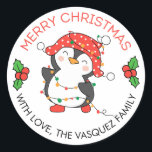 Adesivo Merry Christmas Lights Penguin Stickers Labs<br><div class="desc">Ilumine a sua época de férias com este adorável Pau de Natal Feliz. Este adesivo redondo apresenta um pinguim incrivelmente bonito cercado por luzes cintilantes, trazendo um toque animador para as suas decorações de Natal. Perfeito para adicionar uma atmosfera acolhedora e festiva às suas cartas, presentes e projetos de férias...</div>
