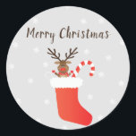 Adesivo Merry Christmas Reindeer Em Uma Caneta De Balé<br><div class="desc">Esta é uma ilustração divertida de Rudolph,  a Reindeer Vermelha Nosed,  numa estocagem com uma cana doce. Eu adicionei a rena porque quando eu era jovem eu sempre tinha uma estocagem de renas e canetas doces eram meus doces favoritos nesta época do ano! Feliz Natal!</div>
