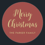 Adesivo Merry Christmas Sticker | Script Dourado Casual Fa<br><div class="desc">Adicione um toque de charme festivo aos seus presentes de férias, cartas e pacotes com este elegante adesivo "Feliz Natal". Apresentando uma escrita casual de ouro falso em um fundo vermelho vibrante, é perfeito para espalhar alegria de férias. Excelente para favoritos para festas, envelopes ou projetos DIY, esses adesivos trazem...</div>