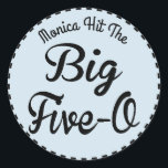 Adesivo Milestone Funny Birthday - 50 anos<br><div class="desc">Seus convidados adorarão ver esses adesivos nos convites,  ou vestir apoiar os mais novos 50 anos. Design de tipografia de estilo Vintage. Monograma com nome de aniversários.</div>