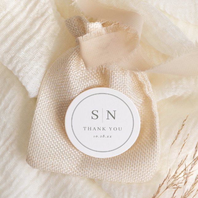 Adesivo Mínimo e Chic | Branco com Inicial de Casamento em (A chic, white sticker with sage green text and accents)