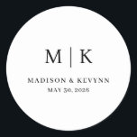 Adesivo Mínimo e Chic | Casamento<br><div class="desc">Estas elegantes e modernas Casas ou Placas de Papel chá de panela apresentam um simples design de texto preto e branco que expele o estilo minimalista. Adicione suas iniciais ou monograma para torná-las completamente suas.</div>