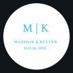 Adesivo Mínimo e Chic | Casamento<br><div class="desc">Mínimo e Chic | Adesivo redondo clássico de casamento branco e pretoEstes guardanapos elegantes e modernos de casamento ou chá de panela apresentam um simples design de texto preto e branco que exumenta o estilo minimalista. Adicione suas iniciais ou monograma para torná-las completamente suas.</div>