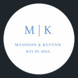 Adesivo Mínimo e Chic | Casamento<br><div class="desc">Mínimo e Chic | Bue Wedding Classic Round StickerEstes elegantes e modernos guardanapos de casamento ou chá de panela apresentam um simples design de texto preto e branco que exumenta o estilo minimalista. Adicione suas iniciais ou monograma para torná-las completamente suas.</div>