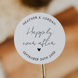 Adesivo Mínimo Feliz Depois Do Favor Do Casamento<br><div class="desc">Minimalista Feliz Para Sempre Após Casamento De Vinhetas Favoritas</div>