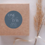 Adesivo Mínimo Mais Um Dia De Estoque De Aço Azul<br><div class="desc">Um ensaio de casamento minimalista janta a favor de adesivo com texto tipográfico que diz "mais um dia". O fundo é azul de aço.</div>