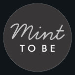 Adesivo Mint to Be Welcome Bag or Favor Sticker<br><div class="desc">Segure este adesivo num saco de menta e coloque dentro para os convidados de casamento. Isto também pode ser usado para os favores de presentes de casamento!</div>