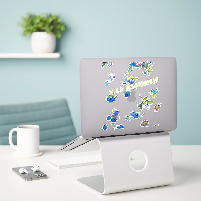 Adesivo Mirtilo Azul Selvagem (Laptop na mesa)