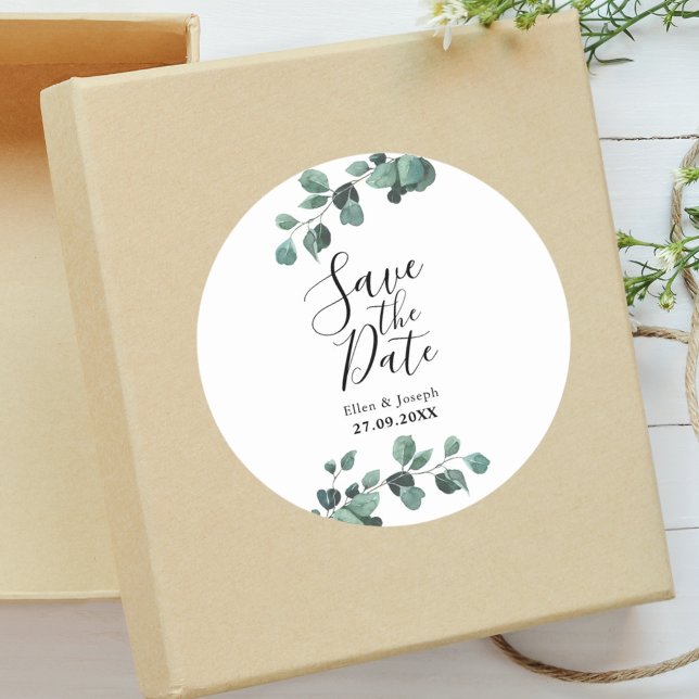 Adesivo Modernidade Verde Eucalipto Casamento Salve A Data (Modern wedding sticker creates a clean botanical touch for special announcements.)