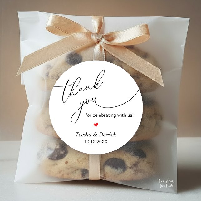 Adesivo Moderno Casamento Minimalista Obrigado Presentes (Modern Wedding Minimalist Thank You Gifts Classic Round Sticker in Black and White, Little Red Heart)