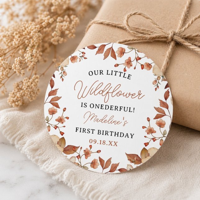 Adesivo  Moderno Chic Script de Flor Silvestre Aniversário (Modern Chic Wildflower Script 1st Birthday Girl Classic Round Sticker)
