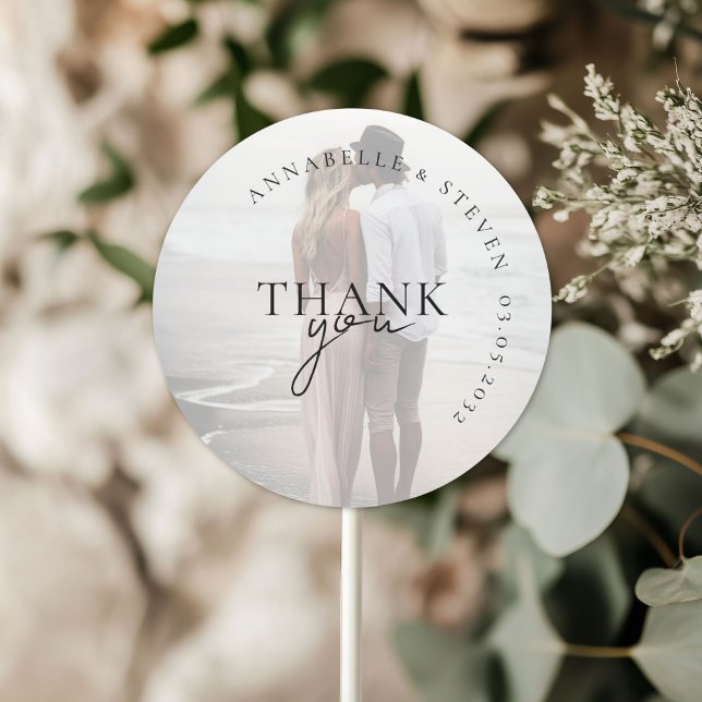 Adesivo Moderno, mínimo, 1 Foto, Casamento (THANK YOU! Modern, Minimal, 1 Photo, Wedding Classic Round Sticker with your name and date)