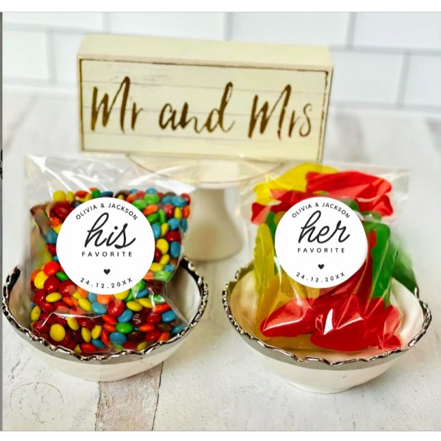 Adesivo Moderno Personalizou Seu Texto Preto De Casamento  (Modern Personalized His or Her wedding favorite round sticker)