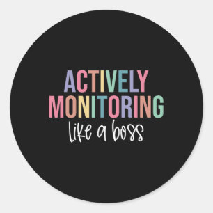 Adesivo Monitorando Ativamente Como Uma Camisa Boss Estado