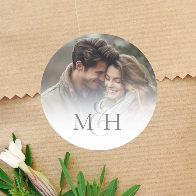 Adesivo Monograma Ampersand de Foto Simples Minimalista (Simple elegant monogram photo wedding sticker. )