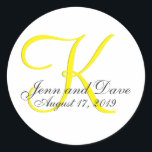 Adesivo Monograma Básico de Tipografia Moderna 3d Favor de<br><div class="desc">Até um homem armado pode mudar rapidamente esses modelos de monograma para se adequar às suas necessidades.</div>