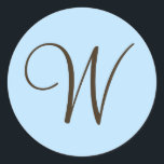 Adesivo Monograma castanho W no rótulo de favor azul claro<br><div class="desc">Os presentes monográficos têm uma enorme seleção de selos de correio USPS personalizáveis, autocolantes de envelope, cartões de saudação, camisetas, chapéus, botões, ímãs e muito mais. Estes monogramas são excelente de enviar convites para casamento, Convites de festas de aniversário, anúncios de graduação, e festas de aniversário surpresa apenas para citar...</div>