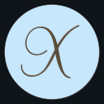 Adesivo Monograma castanho X no rótulo de favor azul claro<br><div class="desc">Os presentes monográficos têm uma enorme seleção de selos de correio USPS personalizáveis, autocolantes de envelope, cartões de saudação, camisetas, chapéus, botões, ímãs e muito mais. Estes monogramas são excelente de enviar convites para casamento, Convites de festas de aniversário, anúncios de graduação, e festas de aniversário surpresa apenas para citar...</div>