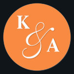 Adesivo Monograma de Casamento Laranja Brilhante do Script<br><div class="desc">Vinheta redonda Clássica de Monograma Laranja Brilhante de Script Elegante</div>