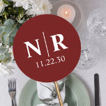 Adesivo Monograma De Casamento, Noite E Iniciais De Casame<br><div class="desc">Adicione um toque de elegância personalizada ao seu casamento com a nossa Noiva Monograma e Palavra Clássica Redonda de Iniciais de Casamento. Estes autocolantes são o último acessório versátil para o seu papelão de casamento e favores. Criados com atenção aos detalhes, esses adesivos apresentam um design minimalista de monograma de...</div>