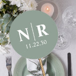 Adesivo Monograma De Casamento, Noite E Iniciais De Casame<br><div class="desc">Elevem a sua papelaria de casamento com a nossa encantadora noiva de Monograma e Palavras Clássicas, uma mistura deliciosa de elegância e personalização. Projetados para casais que buscam um toque de sofisticação, esses adesivos adicionam um talento especial ao seu grande dia. Nosso monograma de casamento personalizável, com suas iniciais entrelaçadas...</div>