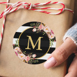 Adesivo Monograma Dourado com Deco Floral em Branco Preto<br><div class="desc">Monograma Dourado com Vinheta Floral de Decoração em Branco Preto. (1) Para mais personalização,  clique no link "personalizar mais" e use nossa ferramenta design para modificar esse modelo. (2) Se precisar de ajuda ou itens correspondentes,  entre em contato comigo.</div>