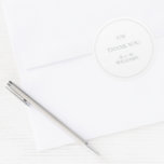 Adesivo Monograma Elegante Sage Green Obrigado Casamento<br><div class="desc">Expresse sua gratidão em estilo com o nosso Monograma Elegante Sage Green Obrigado Escrevendo o Clássico Round Sticker. Este adesivo lindamente trabalhado apresenta seu monograma em uma fonte elegante, realçado por uma paleta verde macia que irradia calor e sofisticação. As palavras "Obrigado" são colocadas delicadamente debaixo do monograma, oferecendo uma...</div>