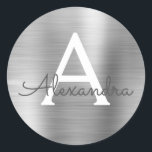 Adesivo Monograma Girly Metálico de Prata Moderna<br><div class="desc">Vedante Moderno De Silver Faux Girly Metálico Stainless De Aço Vestido Elegante. Este adesivo pode ser personalizado para incluir seu nome inicial e nome próprio para um pacote de presentes.</div>