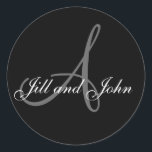 Adesivo Monograma Personalizado de Casamento e Nomes Selag<br><div class="desc">Monograma Personalizado de Casamento e Nomes Selagem Preta e Cinza. Design de Elke Clarke, copyright 2008. O design é simples, mas clássico, e ajustados com qualquer convite e tema de casamento. A GALERIA MONOGRAM permite personalizar os nomes, monogramas e cores deste adesivo. Basta clicar no botão "PERSONALIZAR" e seguir os...</div>