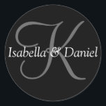 Adesivo Monograma Personalizável de Casamento de na moda B<br><div class="desc">Vinhetas de selagem personalizáveis de monograma de na moda Bride Groom</div>