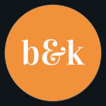 Adesivo Monograma Simples e Minimalista Iniciais Laranja C<br><div class="desc">Design de casamento moderno, mínimo, minimalista e simples com letras grandes em negrito em cor laranja: Laranja ensolarado (cor, fonte, texto, tamanho pode ser alterado). Com monogramas de data e noiva e noiva (iniciais). Vinhetas/selos para envelopes de casamento. Perfeito para aquele casal para o casamento outono/outono.</div>