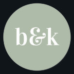Adesivo Monogramas minimalistas Sage Green Wedding<br><div class="desc">Design de casamento moderno,  mínimo e minimalista com letras grandes em negrito na cor do tom: Sage,  Light Green (cor,  fonte,  texto,  tamanho pode ser alterado). Com monogramas de data e noiva e noiva,  monogramas (iniciais). Vinhetas/selos para envelopes de casamento. Perfeito para aquele casal para o casamento outono/outono.</div>