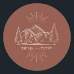 Adesivo Montanhas Line Art Casamento Terracotta<br><div class="desc">Ilustração de montanhas com árvores verdes. O fundo é cor de terracota escura.</div>