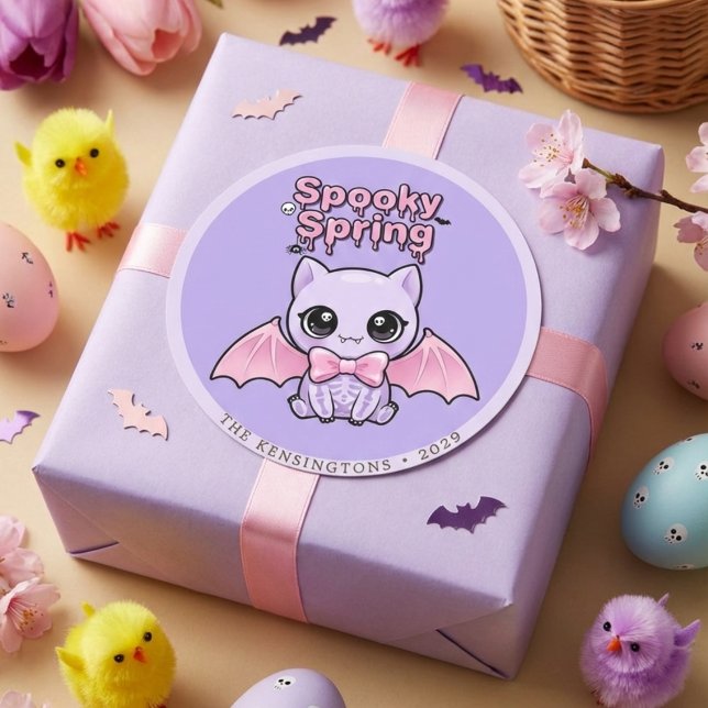 Adesivo Morcego Lavanda Pastel Góthico de Primavera Assust (Spooky Spring Bat Lavender Pastel Goth Round Classic Round Sticker)