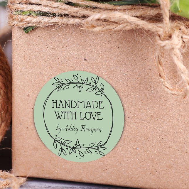 Adesivo Na moda Greenery feito à mão com nome de amor verd (Stylish Greenery Handmade With Love Name Green Classic Round Sticker)