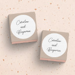Adesivo Na moda Modern Script Wedings Names Branco<br><div class="desc">Na moda Modern Script Wedings Sticker Clássico Round com Fundo Branco</div>