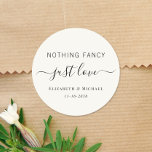 Adesivo Nada De Rico Adorando Casamento De Creme<br><div class="desc">Um adesivo de creme leve para seus convites de casamento,  favores e cartões de agradecimento com "Nada de Rico Apenas Amor" mostrados em uma mistura de simples letras e um roteiro elegante com baloiços,  e seus nomes e data de casamento ou recepção em tipografia serif clássica.</div>