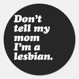 Adesivo NÃO DIGA À MINHA MÃE QUE SOU LESBIANA - BRANCA -.p