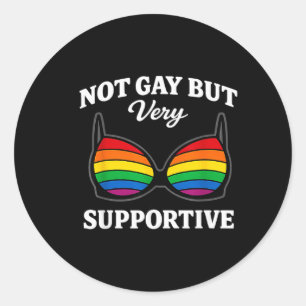Adesivo Não é gay, mas engraçado e solidário ao arco-íris 