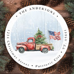 Adesivo Natais vintages Red Truck Patriotic USA Flag<br><div class="desc">Cartões de Natal Vintage Red Truck Comemoram as Férias com a alegria Patriótica de Charm Espalhar e alegria festiva nesta temporada de festas com nossos Cartões de Natal Vintage Red Truck. Perfeitamente capturando o espírito de uma terra maravilhosa russa do inverno, estas cartas apresentam um carrinho vermelho encantador enfeitado com...</div>