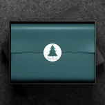 Adesivo Natal clássico | Árvore Verde-Branca<br><div class="desc">Esta é a estação para decorar e entreter! Árvore moderna, escura e modesta de abstrato e com a letra de "Feliz Natal" em uma paleta rica e luxuosa. Esta elegante design festiva apresenta uma árvore de Natal cintilante e caprichosa com uma pintura frisada melhorada com brilho metálico falso. Para outras...</div>