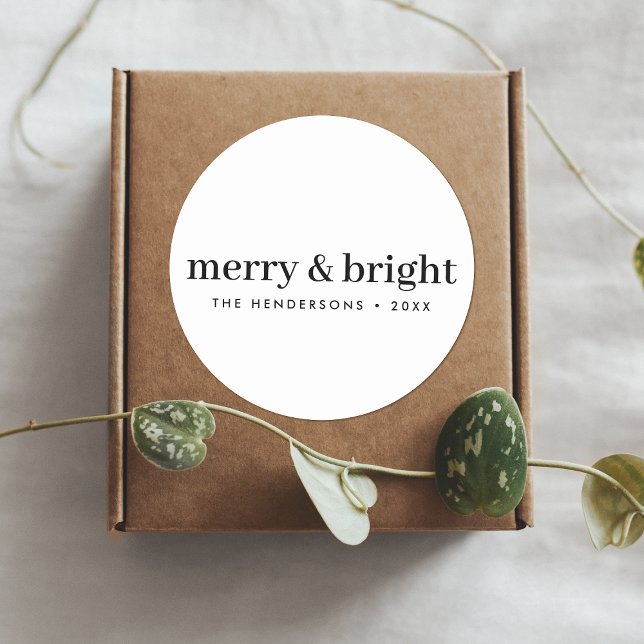 Adesivo Natal mínimo | Feliz e branco simples e brilhante (“Merry & Bright” round stickers by Guava, in black and white monochrome)