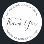 Adesivo Natasha Manuscrita Script Weding Favor Obrigado<br><div class="desc">Use estes adesivos simples, mas elegantes, pretos e brancos nos seus favores. O design minimalista mostra seus nomes, data de casamento e as palavras "Obrigado" escritas em uma fonte sans serif moderna, acentuadas com uma letra escrita à mão com um script de caligrafia. Projetado para combinar com a minha coleção...</div>