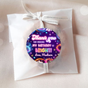 Adesivo Neon Glow na Festa de aniversário Dark Disco Girl