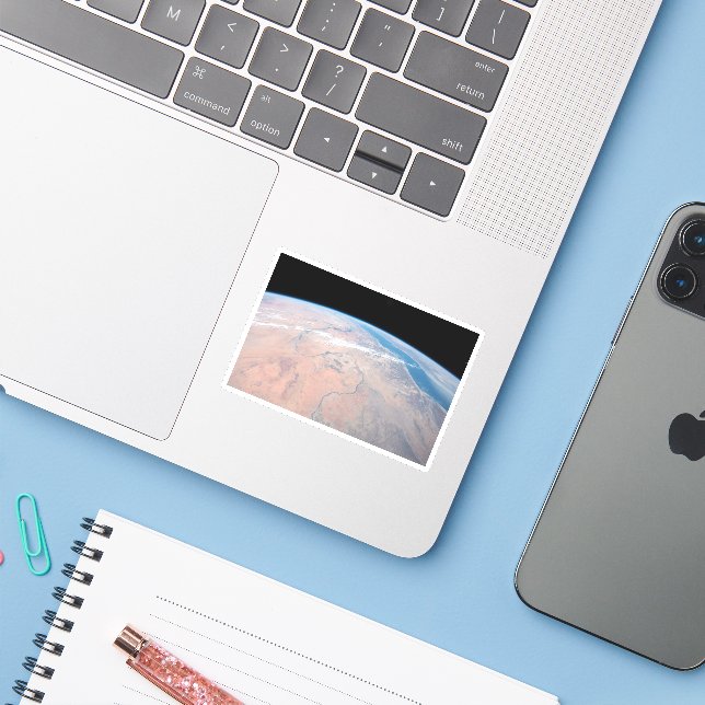 Adesivo Nile River Winding Para Baixo Ao Lado Do Mar Verme (Notebook com iPhone)