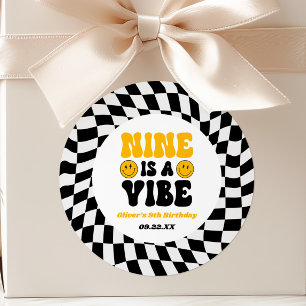 Adesivo Nine Is A Vibe Retro Nono Aniversário de 9 Anos