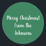 Adesivo Nome da família Green Merry Christmas Gift Label<br><div class="desc">Mantenha-o simples com este design de etiqueta de presente personalizada, verde e branco festivo. Ele tem a mensagem "Feliz Natal" em Tipografia branca / texto e espaço para você adicionar seu próprio nome de família. Basta digitar seu nome no espaço na caixa personalizar este texto. Ou você pode alterá-lo adicionando...</div>