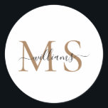 Adesivo Nome do Monograma Preto e Dourado Clássico de Casa<br><div class="desc">Vinheta redonda clássica de Sobrenome monograma preto e Dourado.</div>