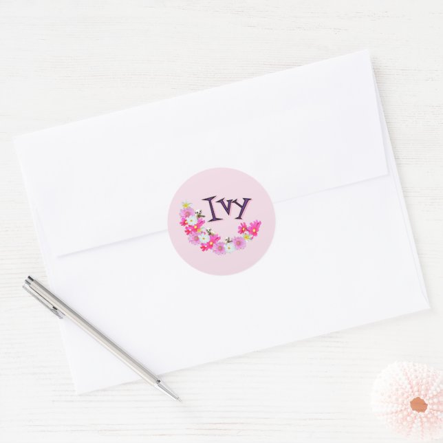 Adesivo Nome Ivy Com Bebê Suricata Grinalda De Flores, (Envelope)